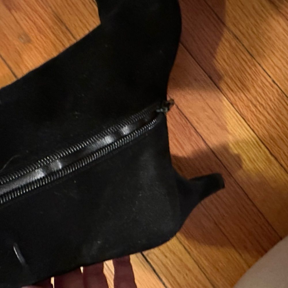 Kid suede Ferragamo black mid-heel booties pre-owned size 8 B Italian-made - Picture 15 of 16